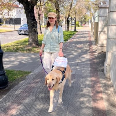 Usuaria de @ottoelperroguia en instagram, perro guía 🦮Académica UDP. Directora @NucleoDISCA ♿️🌳