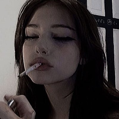 muskmoonie's profile picture. nothing makes me sadder than my head