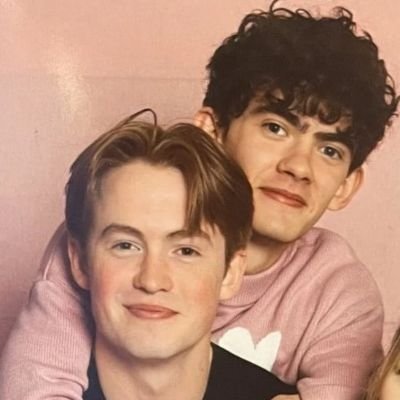 having a proper full on bi crisis •
heartstopper cured my depression:)