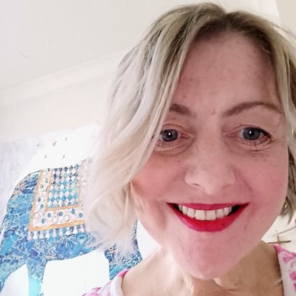 Me like flowers, nice dresses, sunny, seasides and indian foods. Also do computer engineer job in that London and am mum to twin boys.