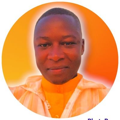 Étudiant à l'université Cheikh Anta Diop de Dakar
Graphic designer