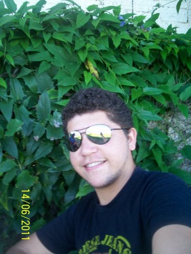 Não ligo pra quem me olham dos pés a cabeça!!!
Pois essas pessoas nunca farão a minha cabeça e NUNCA chegarão aos meus pés!!!!!!