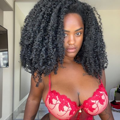 Brazilian Girl 🇧🇷 instagram: yonna.galvao | FREE 👉🏻 https://t.co/vWiEShdvR1 Snapchat : yonna.galvao