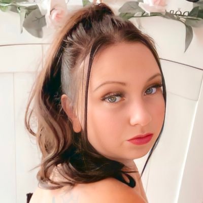 HollyBritainOF's profile picture. 🇬🇧 Curvy British babe | 🎀 Lingerie addict | 😈 Your guilty pleasure #curvygirl