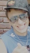 Simples, Amo Futebol, Adoro Cantar e tocar, Amo Deus, Amo minha familia.. 3
