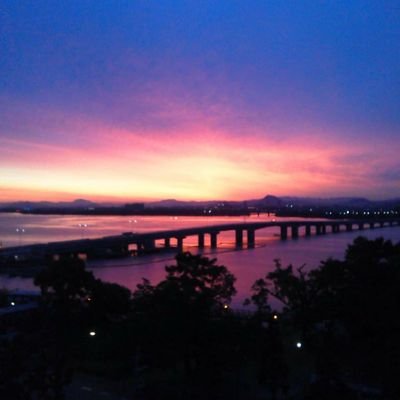総合商社、米国MBA留学等を経て、現在は某流通企業で勤務。異文化を感じるためにふらりと世界放浪の旅に出かけるのが趣味。今までに訪れたのは世界50都市以上。