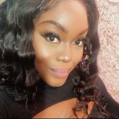 CarnivalHopper's profile picture. Passport Whopper🧳
Road hotsteppa💃🏿
Her/she 💅
Wireglam Mama👙
Mental Healthian👩🏿‍⚕️
Urhobocist🇳🇬
ProBlack Everything🌍
Banga Soup Killa🍛
