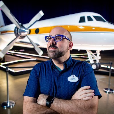 DisneyExploring's profile picture. Instagram: exploringthedisneyworld