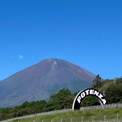 ライトフライ捕る、までがセットです。 山根さんがTwitter始めるので一緒に始めてみました。自転車、モータースポーツ、キャンプ、 深夜ラジオと速い乗り物と筋肉と平和が好きな広島出身の真人間です。