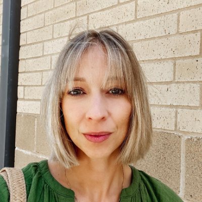 Hair Stylist | Beauty Blogger | Cosmology Graduate
✨ National Hair color Educator
💇♀️ The Downtown Spa | Matthew Robert Color + Design
🎨 Hair & Makeup Artist
