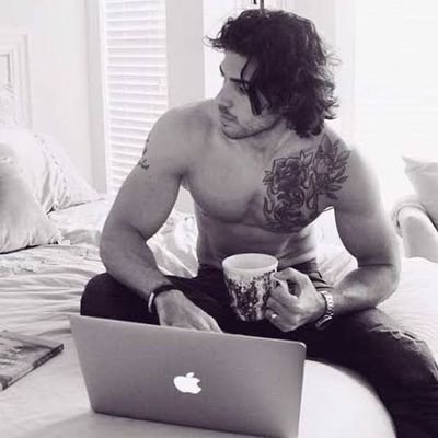 ᗰ¥ ₱₳$$ƗØ₦🔥is twitter 💯followback
(Love is without greed there's no competition inlove)