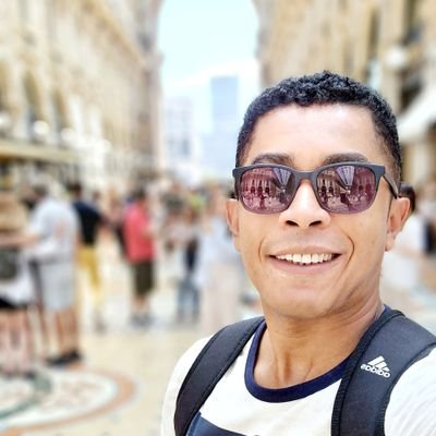 MarLoy25's profile picture. «Nadie puede descubrir el mundo para otro. Solo cuando lo descubrimos por nosotros mismos se crea un vínculo en común con  la tierra y dejamos de estar solos.»