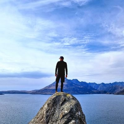 Vom grauen Osten in den schwarz-gelben Westen. Drei Ecken sind auch ein paar Kanten. 
Hoch und weit bringt Zweisamkeit.