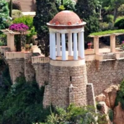 Barcelona, Blanes❤️ estimo els peluts🐾, aficionada arquitectura, pintura, viatges i fotografia, lo millor de la vida les meves filles💝💝i la família