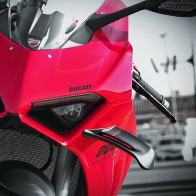 Panigale v4s  

無言フォロー失礼します