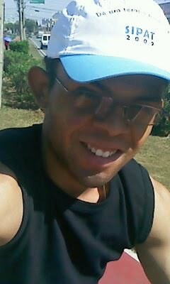 Tenho 19 anos, amo viver e estar perto de pessoas alegres... Sou de Deus e creio no amor...
