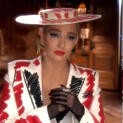 truehousespouse's profile picture. “Where are your facts? Back ‘em up, come on. Cite it!” Real Housewives, Gay, Theater, and everything in between 📺🌈 🎭 #RHOBH #RHOP #RHONY #RHOA #RHONY #RHOSLC