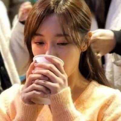 Fan account- Kim Sejeong 🌸 김세정 🌼Sesang 🌺 kdrama 🍀 pop ballad 🌿k-culture 🍃

'저에게 음악은 공책과 같은 것으로, 일상의 특별하고 독특한 순간들을 담아낼 수 있도록 도와줍니다.' - Kim Sejeong