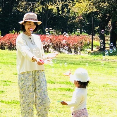 *特別支援学校→娘と自主保育へ行くために退職*また現場に戻る予定*退職してからSNSにこんなに素敵な先生が沢山いることを知る!→先生の夢インタビュー*自主保育(森のようちえん)の保育当番しながら、たまにおもちゃと絵本の先生してます*教採サポート(現在募集はしていません)
