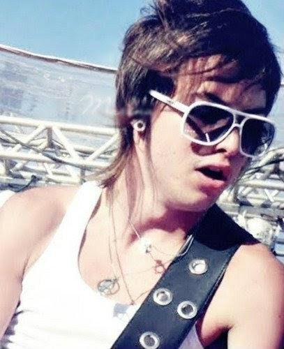 Nome : @PLanzaMyWord | Função :Reunir fãs que fazem do @pelanzarestart o Seu Muundo =]
OFICIALIZADO Pelo @pelurestart: 16/06/2011 as 01:07