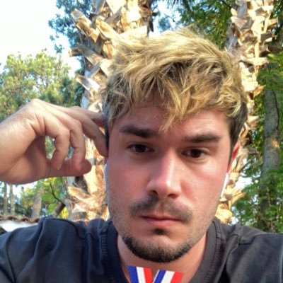 eSports-Journalist/Beitragsmacher/Kommentator für @SPORT1eSports, Basketball-Enthusiast & besser als du in jedem digitalen Kartenspiel.