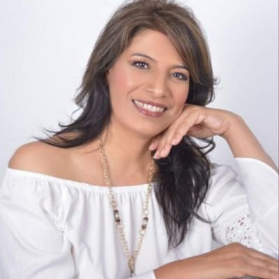 Esposa y Madre, Dirigente de Sindicatos afiliados a la Federación de Estado, C.T.M. desde 2012, Ex Regidora, hoy Directora de Protección Civil en Lerdo, Dgo.