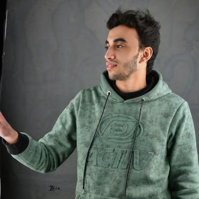 ولَسْتُ ارى السعادةَ جَمْعَ مالٍ
ولكنّ التقيّ هو السّعيد