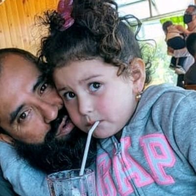 yanezvictor40's profile picture. técnico  constructor,colocolino,comunista!✊✌