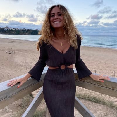 AroaRevuelta4's profile picture. 