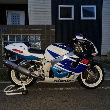 98式のGSX-R750に乗っています。