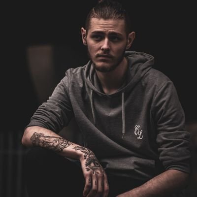 Ex-Apex Semi Pro / Coach - Makes music and plays games.