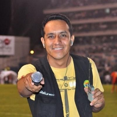 Profesor, Periodista. Desde el 2001 en Radio Caravana. Radio Diblu desde su nacimiento. Gamavisión, GamaTv, CD7, América Visión, SportPlus y Radio América.