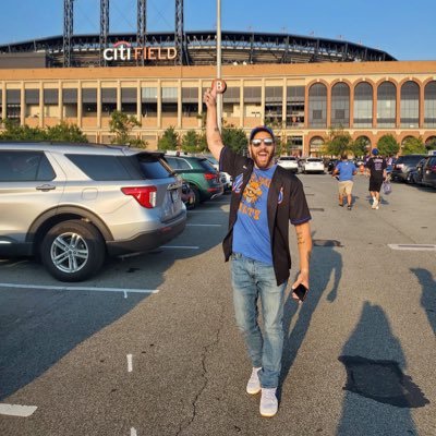 Music lover, @Mets fan, and pizza enthusiast. #LGM