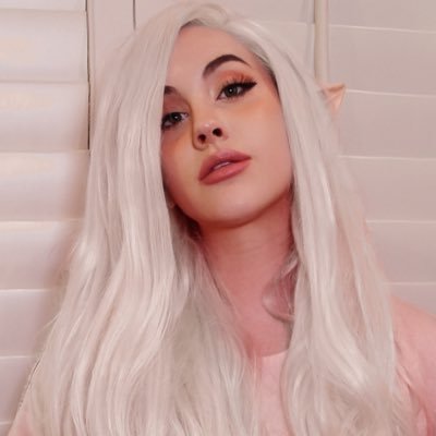 HarperLE0's profile picture. Just taking it easy my friends ~~ streamer: @ meouchii,