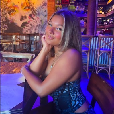 AlexisHall_24's profile picture. 🤍