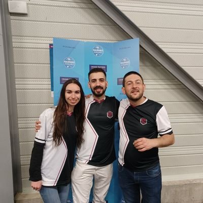 joueur Hearthstone compétitif pour l'équipe Synergie.
Top 8 maxlan 3
1/4 finale arma Versailles, top 17 maxopencup5
père de famille et gardien de votre paix