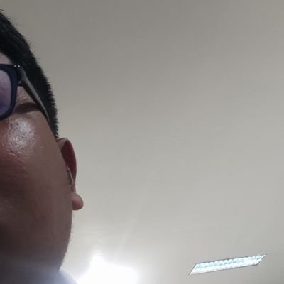 Anak ibukota di provinsi pulau Jawa, suka keliling Indonesia Timur.