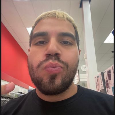 mikeraguayo's profile picture. Idk what I’m doing with my life 🙈