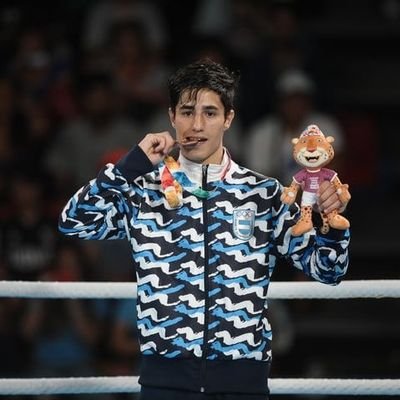 -Medallista olimpiadas BsAs 2018
-Boxeador profesional 
-Tokio 2020