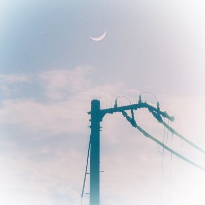 Lmbwge's profile picture. LIKE：写真・散歩・作曲・ピアノ
経歴：Webとは関係ない部署でカメラマン→異動でWebデザイナー→Web制作会社転職したけど会社選びに失敗→3回目で好転し年収も上がった（UI/UX系もしてます）
紆余曲折ありましたので体験談載せてます
副業でもデザイン業ちまちましてます