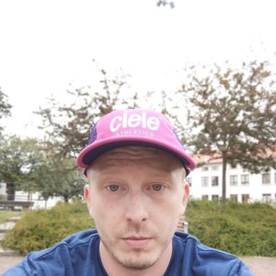 ST-läkare i Göteborg. Mina åsikter är sällan SKRs. Fuck Putin. Slava Ukraini! Heroiam slava!