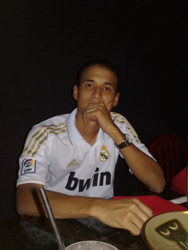 Esposo enamorado, orgulloso padre, ingeniero, adicto al cine y fanatico del futbol!!!