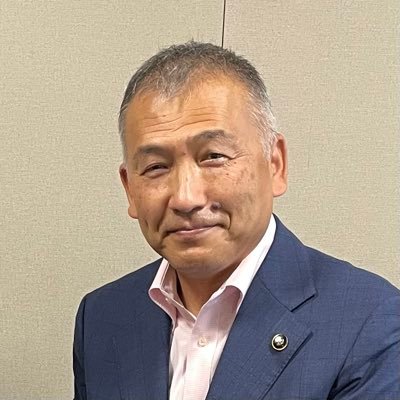 福井県勝山市の市長です。 世界3大恐竜博物館の一つ福井県立恐竜博物館。1300年の歴史を誇る平泉寺白山神社。西日本最大級のスキージャム勝山。体験型繊維ミュージアムはたや記念館ゆめおーれ勝山。見れば感動の日本一の越前大仏清大寺。雪国北陸に春を呼ぶ奇祭勝山左義長まつり。 恐竜のまち勝山市は観光と感動のまちです