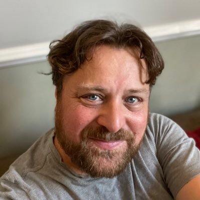 Computer geek, attempted guitarist and amateur magician. Lover of comedy and music alike with a slight penchants for action movies.