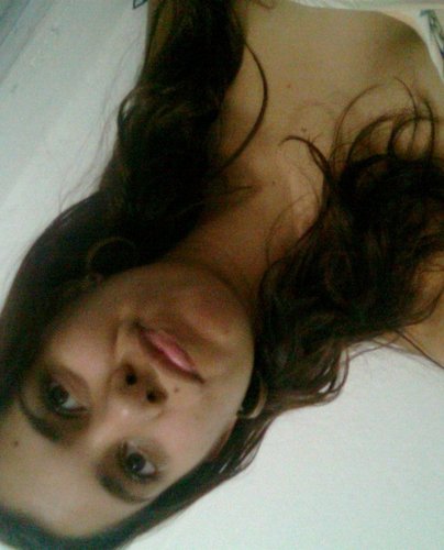 Não se preocupe em entender, viver ultrapassa qualquer entendimento. (Clarice Lispector)