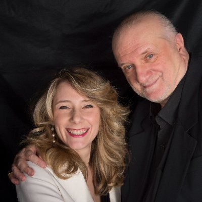Le Double Fond, le café théâtre de la magie, propose plus de 15 spectacles de #magie différents ! Un lieu mythique créé par @Dduvivier en 1988 !