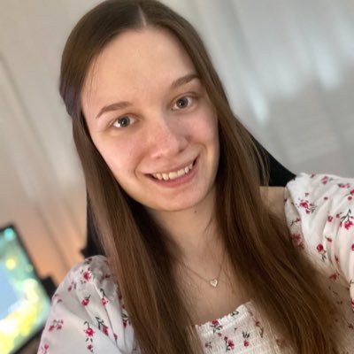 Hey, ich bin Linii und streame seit kurzem auf Twitch https://t.co/qN324pG0bT