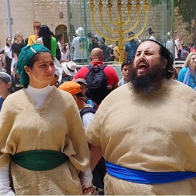 Twitter oficial de Avraham e Sarah, do Ministério Casa de Yisrael e do Projeto Two Trees.
VOLTAMOS!