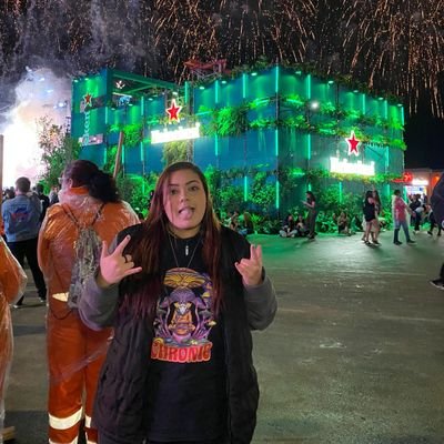 Filosofloor's profile picture. LGBTQIA+ o B não é de enfeite.

So I ask myself
Am I the only one looking for substance?