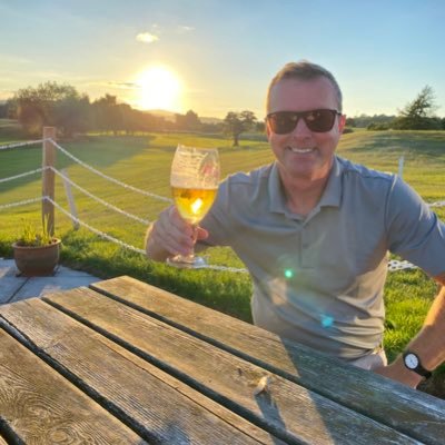 jonoashocr's profile picture. Retired bobby , lover of lawns, occasional golfer , pop trivia, Royalist and a sentimental old fool 🇬🇧🍺👨‍👩‍👧‍👦🐶🐶🐕🚌